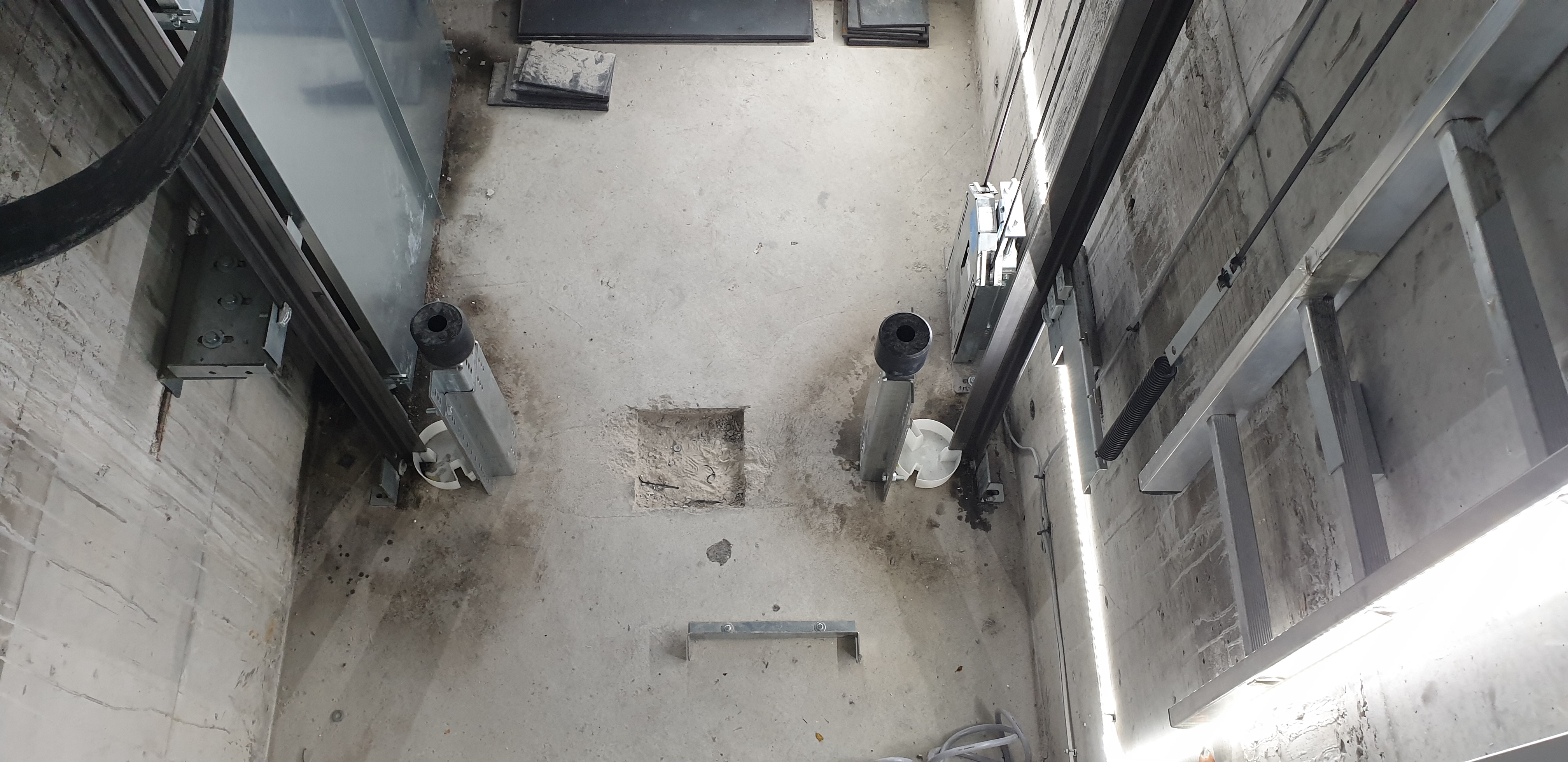 Neue Schachtgrubenelemente nach Reparatur