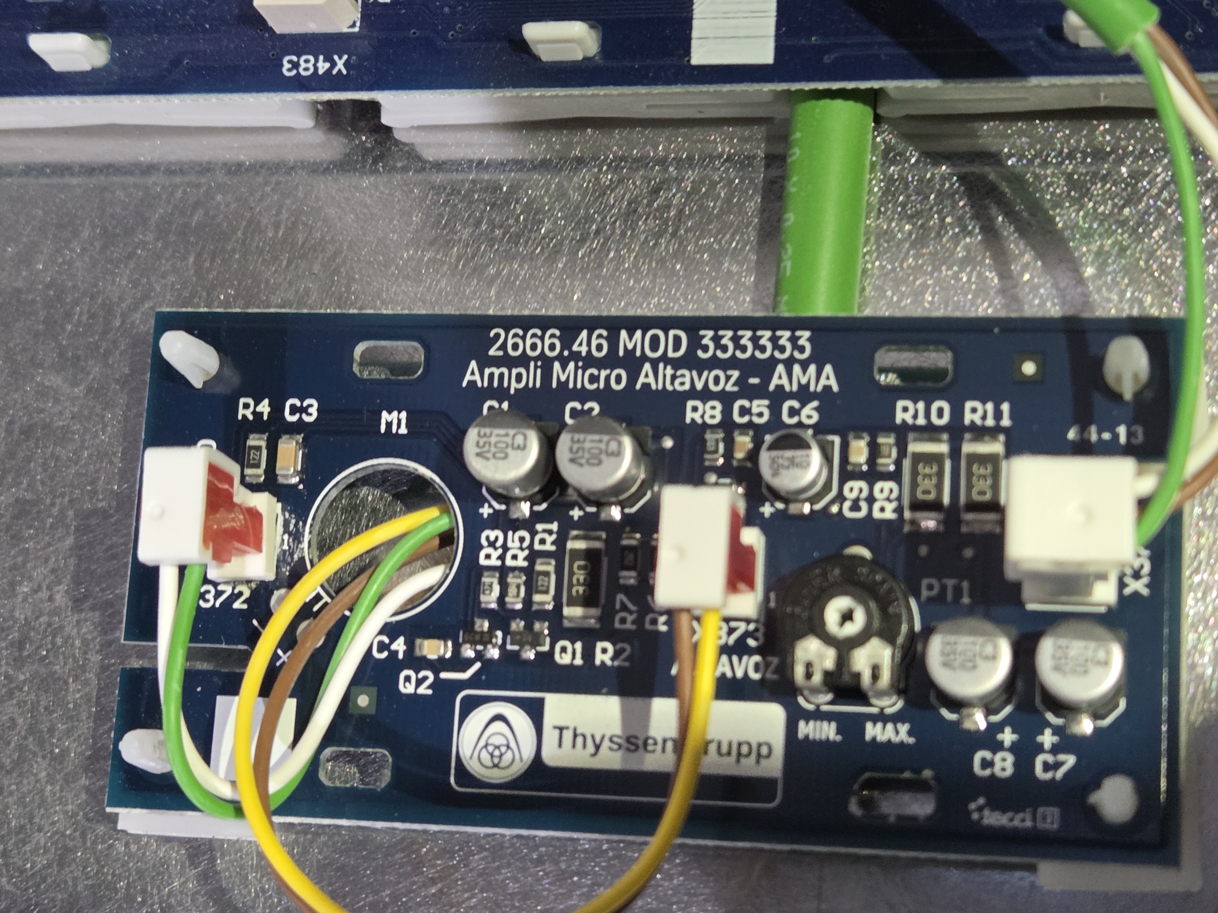 Detailansicht der gereinigten Platine und Steckkontakte