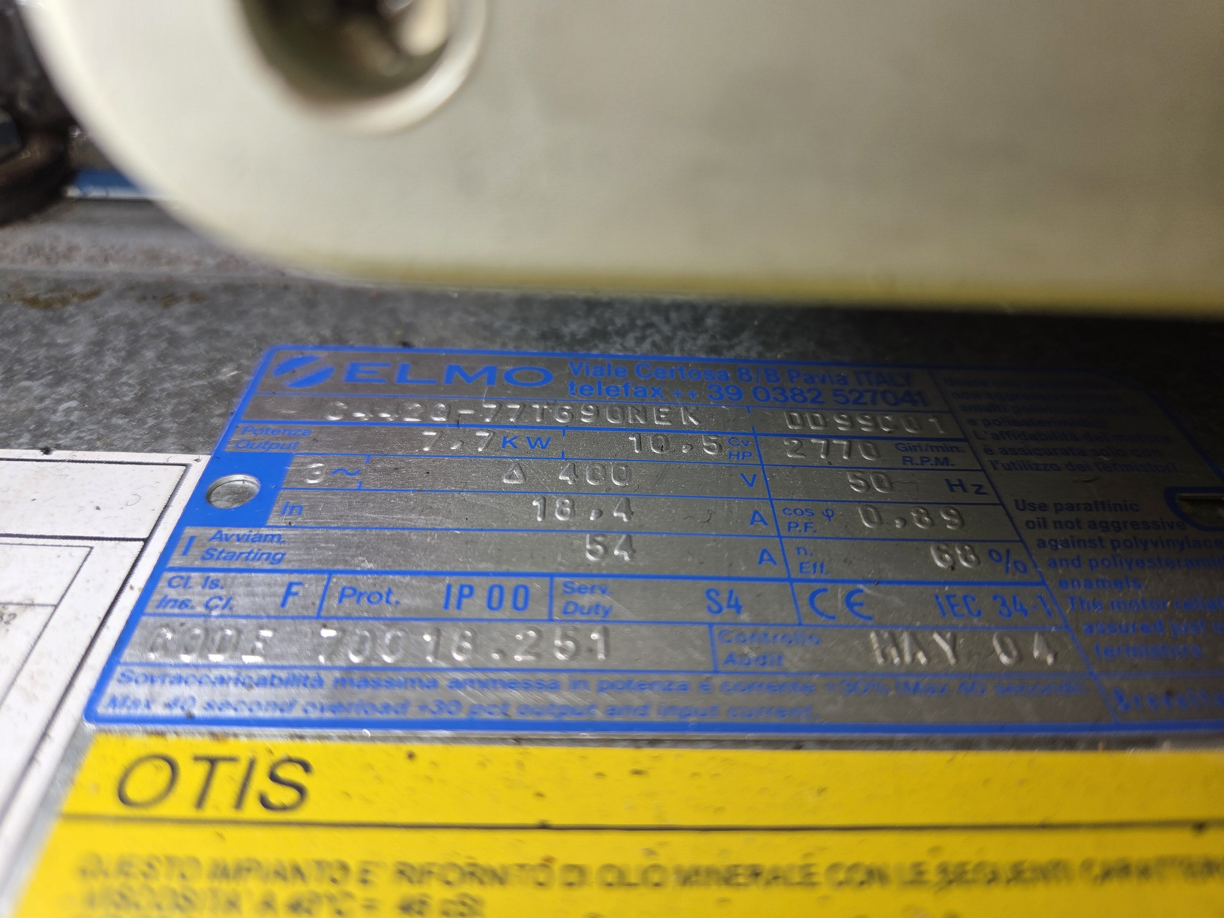 Typenschild des Otis Hydraulikaggregats mit ELMO Motor