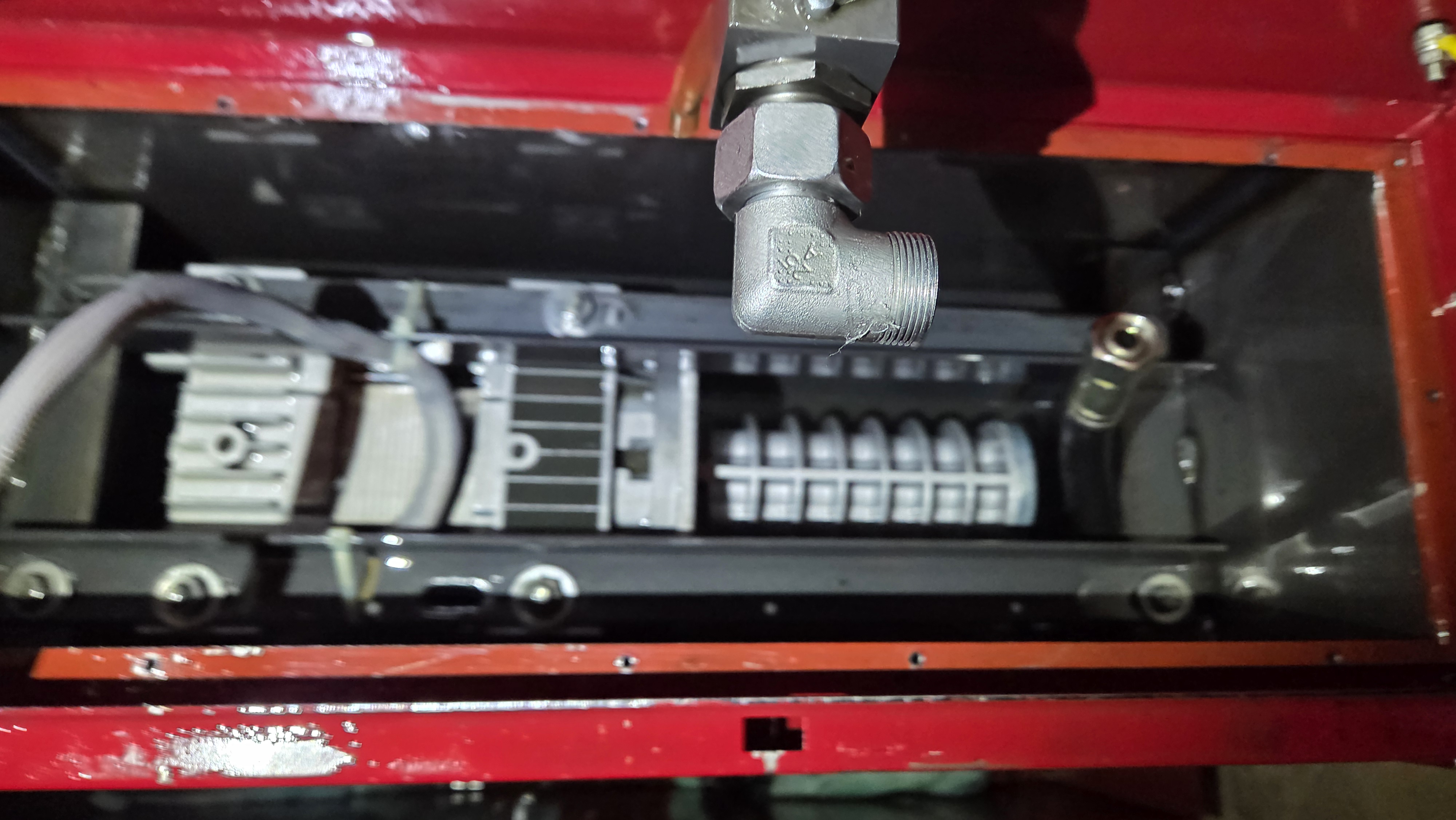 Demontage der alten Hydraulikpumpe und Öl-Ablass