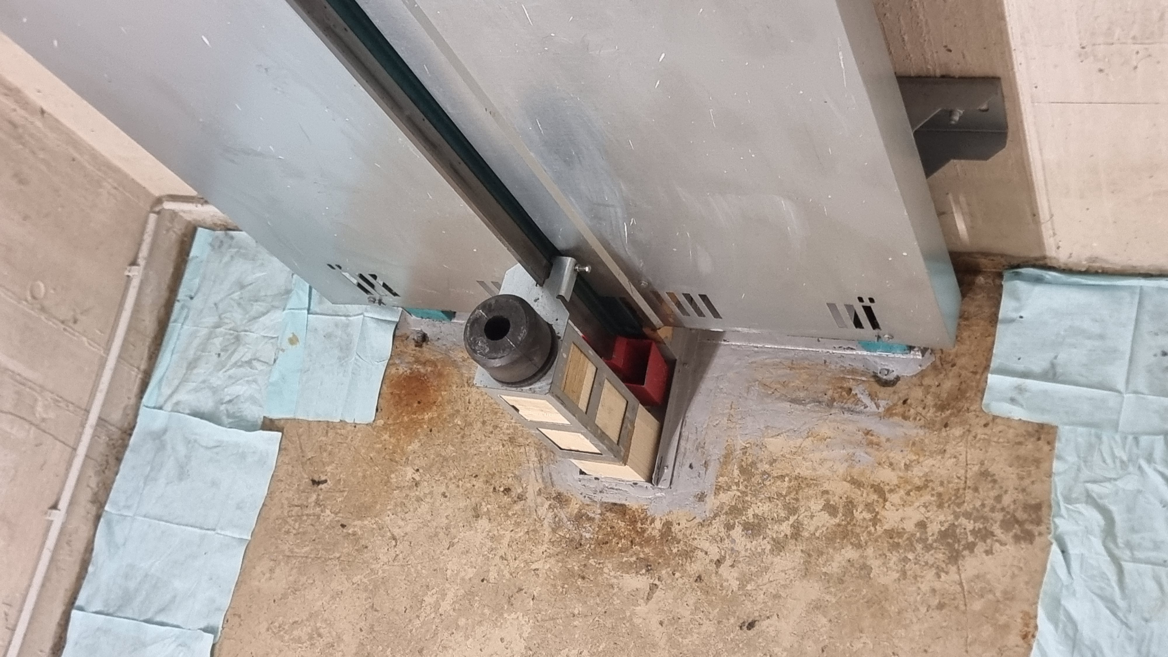 Überprüfung der Pufferstützen nach Trocknung